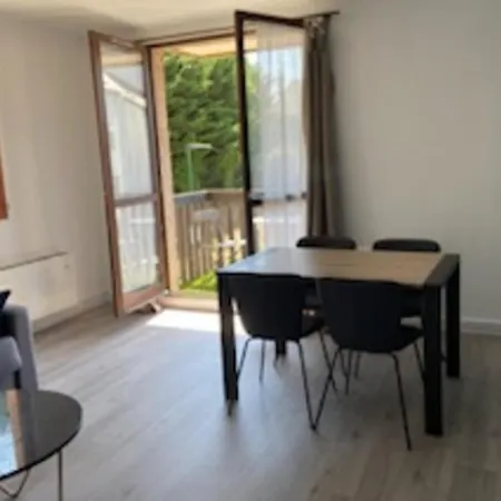 Lägenhet Spacious T3 With Balcony - Close To Town Center