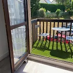 Spacious T3 With Balcony - Close To Town Center Апартаменты *
