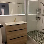 Апартаменты Spacious T3 With Balcony - Close To Town Center