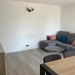 Апартаменты Spacious T3 With Balcony - Close To Town Center Тук