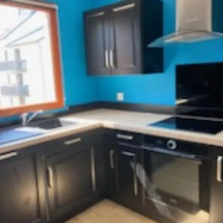 Spacious T3 With Balcony - Close To Town Center Apartment