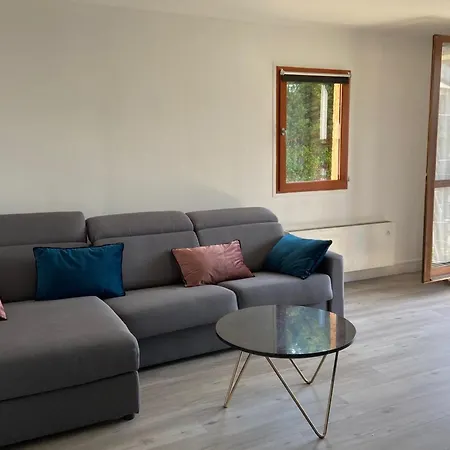 Spacious T3 With Balcony - Close To Town Center