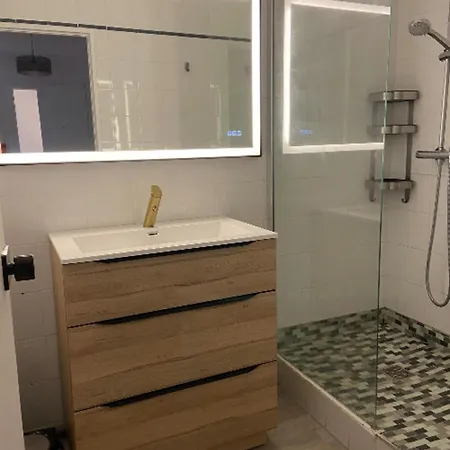 Spacious T3 With Balcony - Close To Town Center Touques