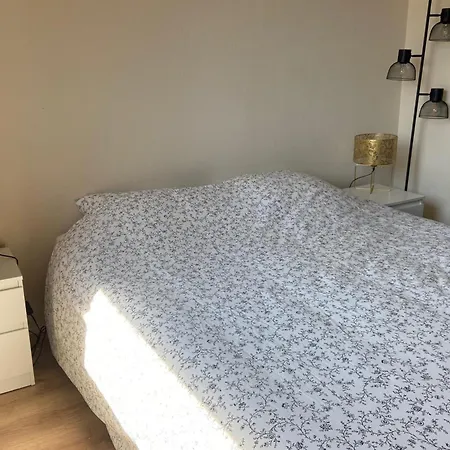 Spacious T3 With Balcony - Close To Town Center * Touques