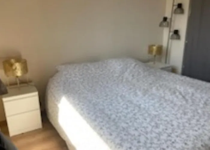 Апартаменты Spacious T3 With Balcony - Close To Town Center *