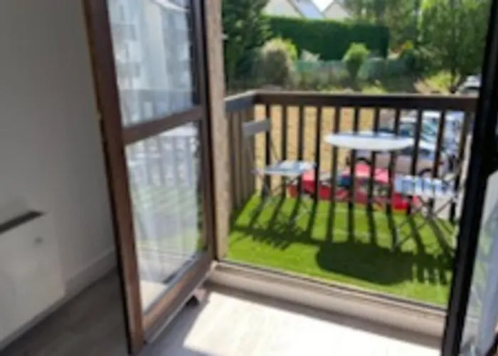 Lägenhet Spacious T3 With Balcony - Close To Town Center *