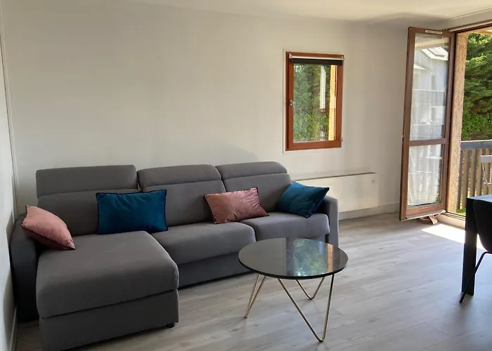 Spacious T3 With Balcony - Close To Town Center