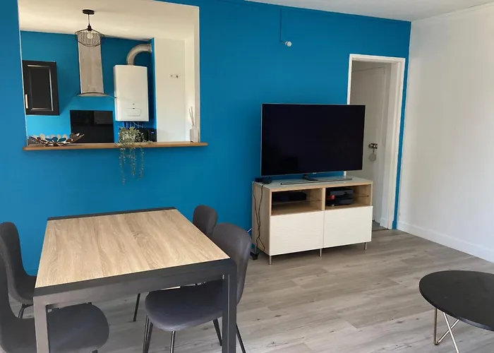 Spacious T3 With Balcony - Close To Town Center Апартаменты Тук