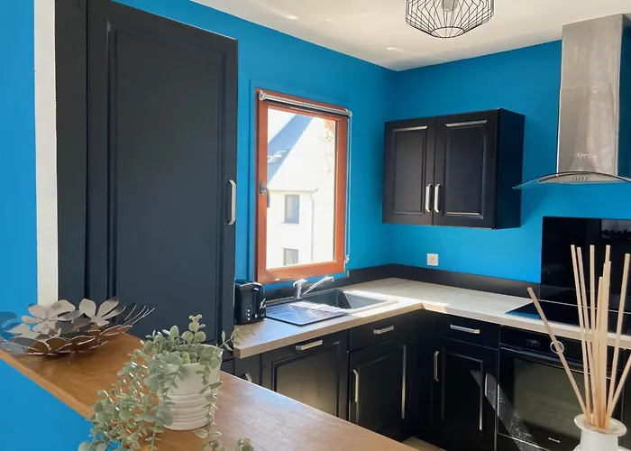 Spacious T3 With Balcony - Close To Town Center Lägenhet *